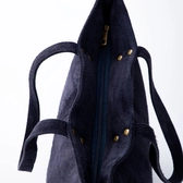 Valódi velúrbőr női táska sötétkék színben