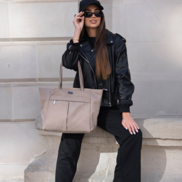 Stílusos női válltáska bézs színben Nagy méretben
