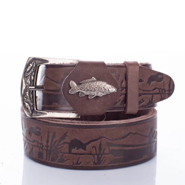 Horgász öv ponty mintával sötétbarna színben 135 cm