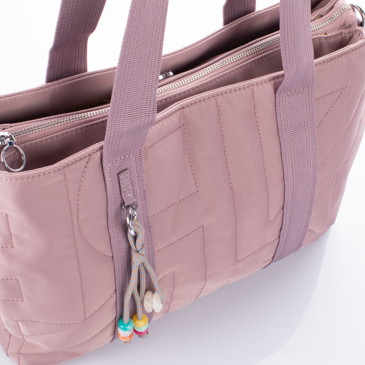 Nagyméretű női válltáska hosszúpánttal