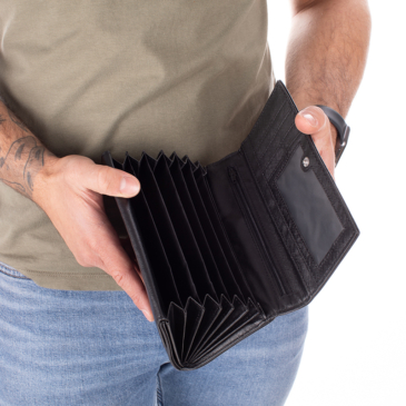 Pincér pénztárca fekete színben