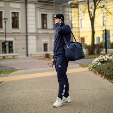 WIZZAIR  RYANAIR Fedélzeti táska fekete színben 40 x 30 x 20 cm