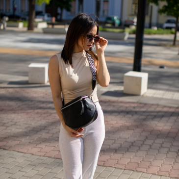 Keresztpántos női oldaltáska 