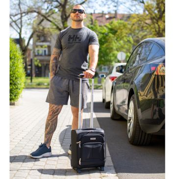 Travelway Prémium Bőrönd Kézipoggyász méret 40 x 30 x 20 cm Fekete színben