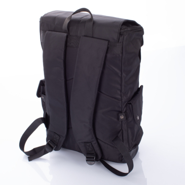 Fekete vízálló többzsebes hátizsák
