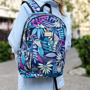 Sokzsebes Női hátizsák divatos mintában