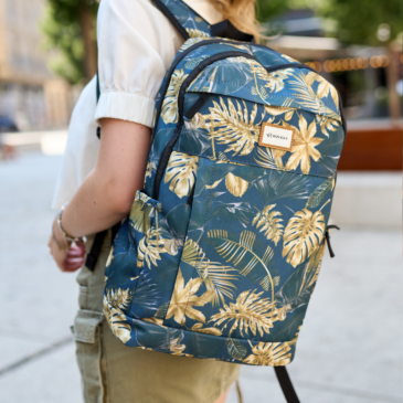 Sokzsebes Női hátizsák divatos mintában