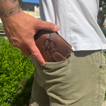 Horgász bivalybőr férfi pénztárca díszdobozban RFID rendszerrel ( 8 kártyatartó )