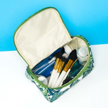 Színes cipzáros kozmetikai táska kézi pánttal- Peterson