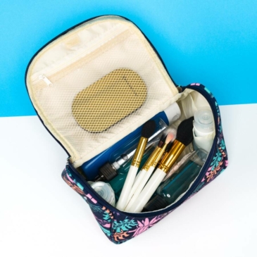 Színes cipzáros kozmetikai táska kézi pánttal- Peterson