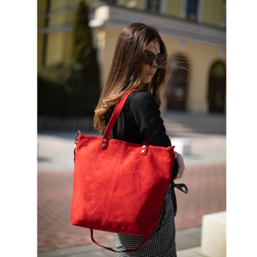 Valódi velúrbőr női táska piros színben