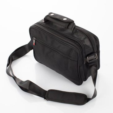 Férfi válltáska fekete színben