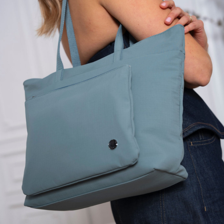 Stílusos női válltáska farmerkék színben