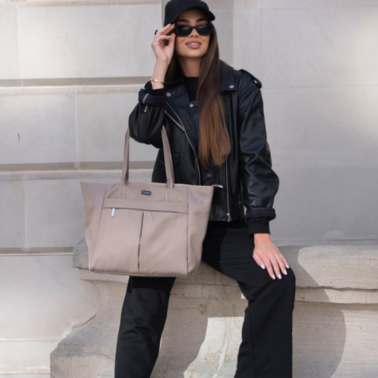 Stílusos női válltáska bézs színben Nagy méretben