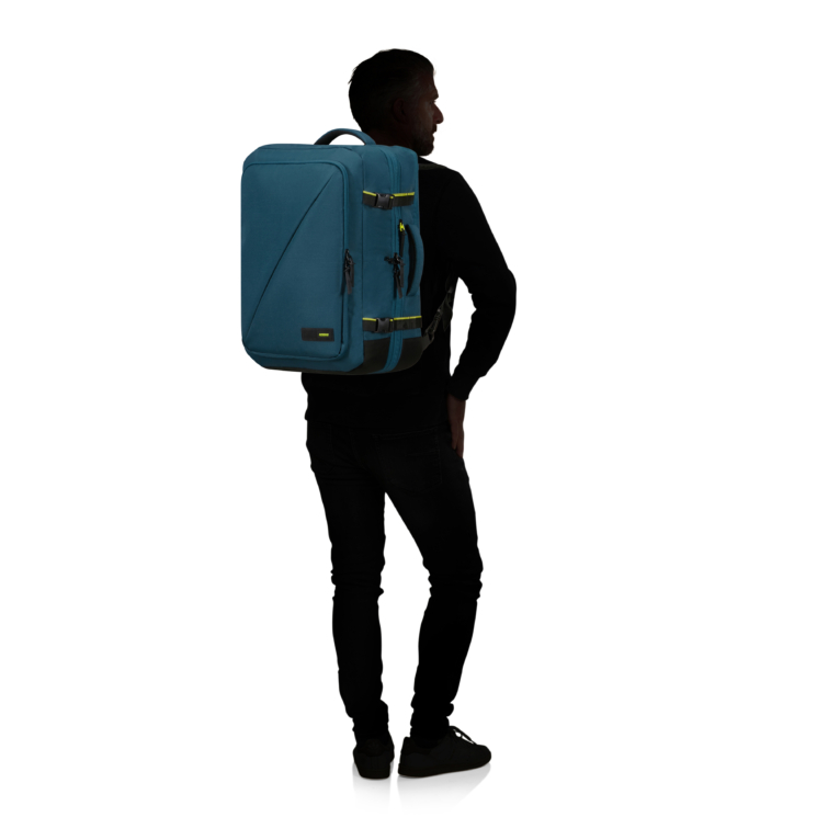 Többfunkciós American Tourister TAKE2CABIN WizzAir-Ryanair méret 55x40x20 cm 