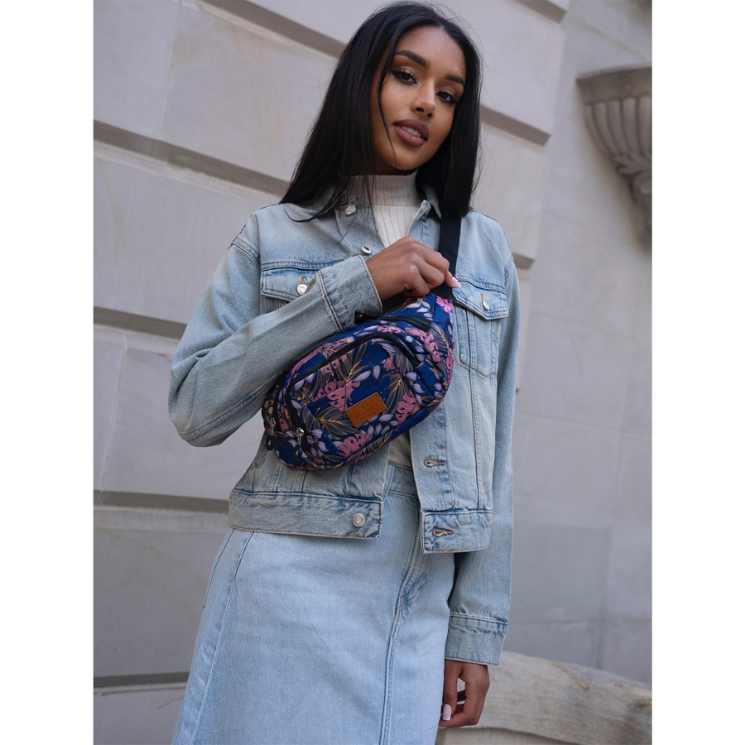 Tágas női Övtáska Divatos mintában