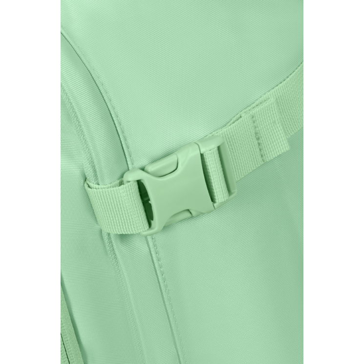 American Tourister 3 funkciós fedélzeti táska méret:40 x 25 x 20 cm Ryanair méret