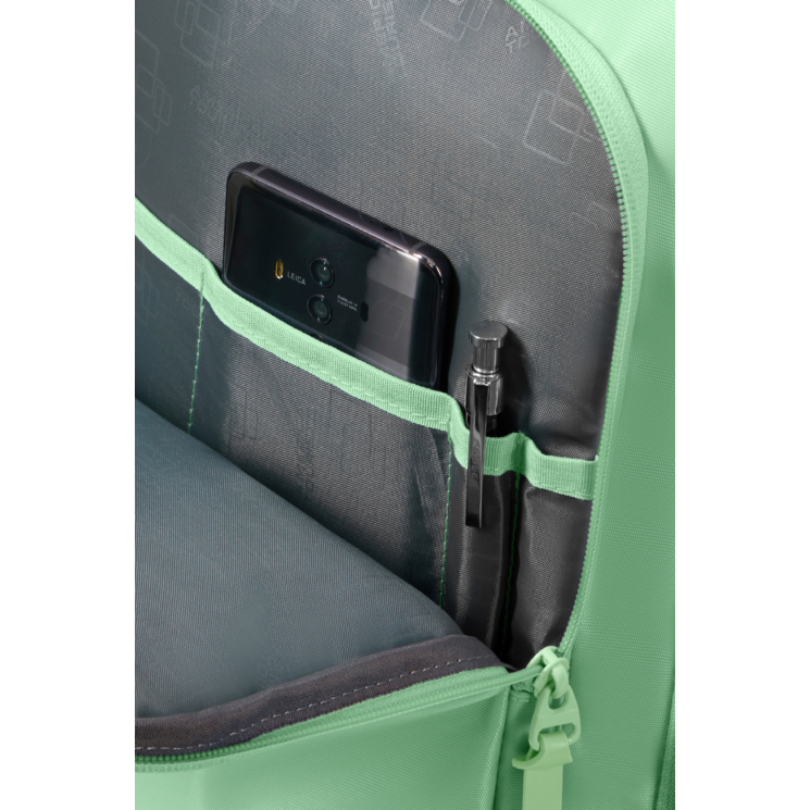American Tourister 3 funkciós fedélzeti táska méret:40 x 25 x 20 cm Ryanair méret