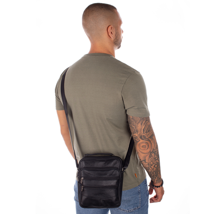 Valódi bőr férfi oldaltáska fekete színben