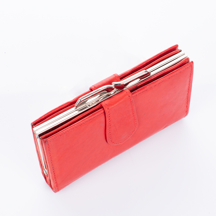 Pénztárca piros színben sok kártyatartóval