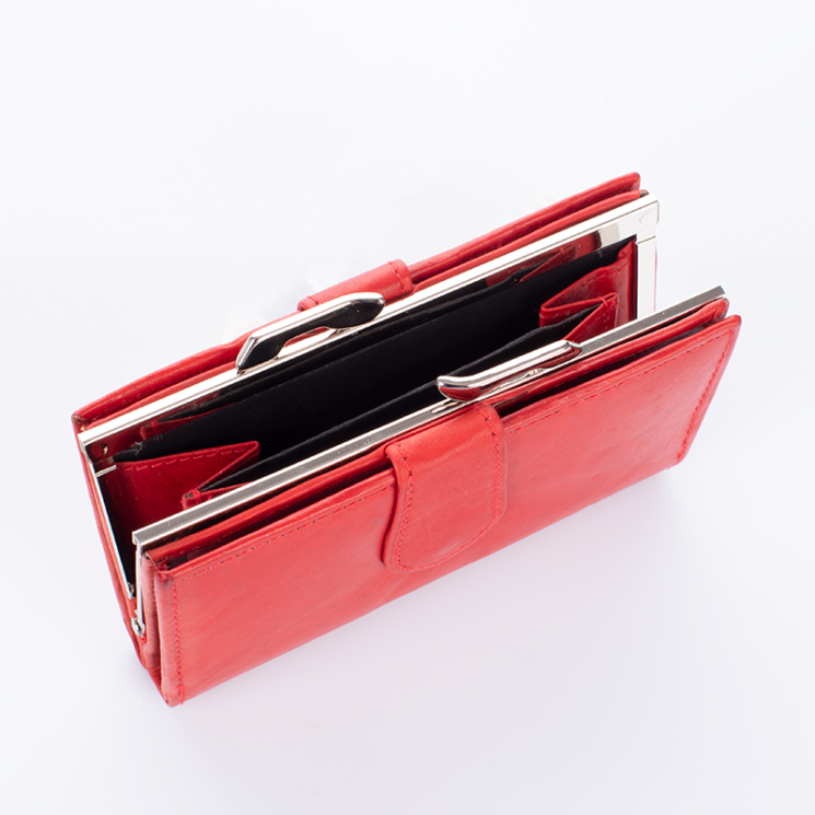 Pénztárca piros színben sok kártyatartóval