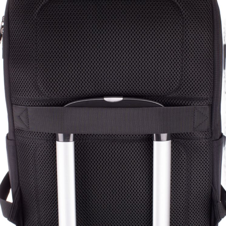 Fedélzeti méretű laptophátizsák  USB csatlakozóval