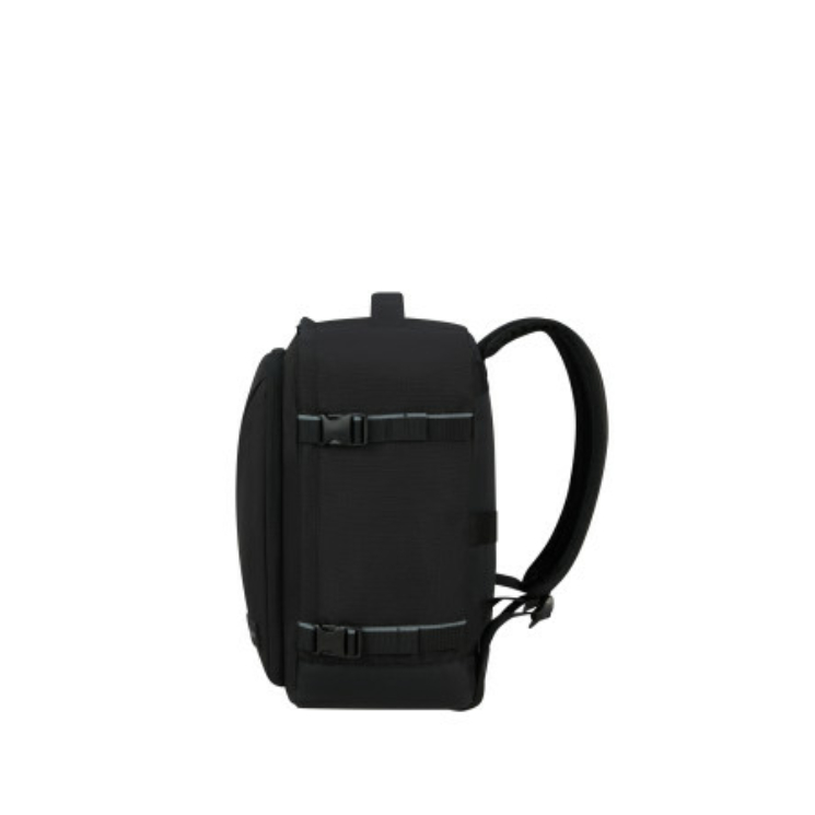 American Tourister 3 funkciós hátizsák méret:40 x 25 x 20 cm Ryanair méret