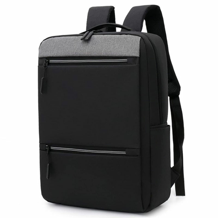 Fedélzeti méretű laptophátizsák  USB csatlakozóval