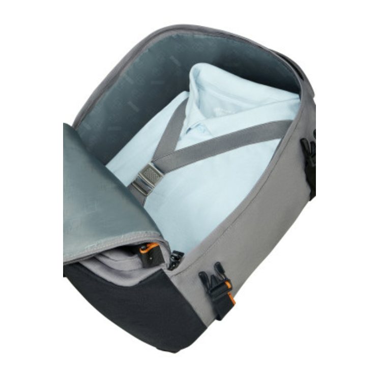 American Tourister 3 funkciós hátizsák méret:40 x 25 x 20 cm Ryanair méret