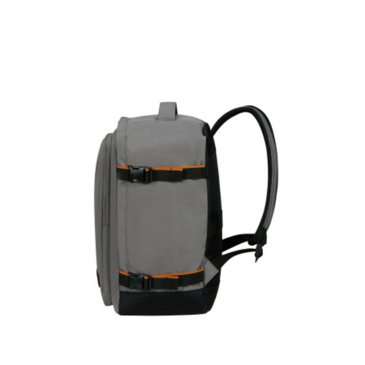 American Tourister 3 funkciós hátizsák méret:40 x 25 x 20 cm Ryanair méret