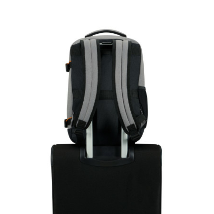 American Tourister 3 funkciós hátizsák méret:40 x 25 x 20 cm Ryanair méret