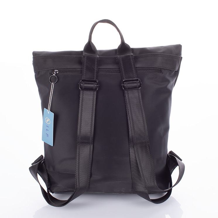 Sokzsebes vízálló hátizsák 