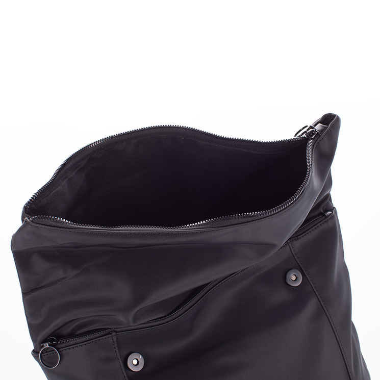 Sokzsebes vízálló hátizsák 