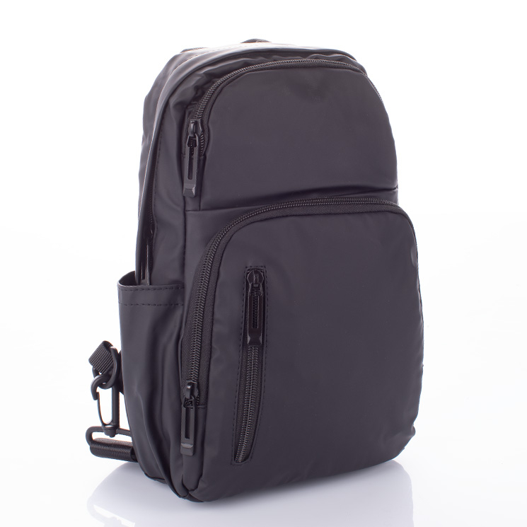 Vízálló Testtáska fekete színben USB csatlakozóval