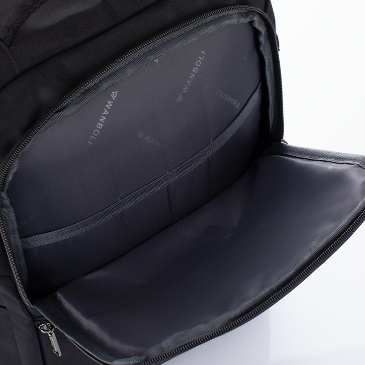 Fedélzeti méretű laptophátizsák  USB csatlakozóval