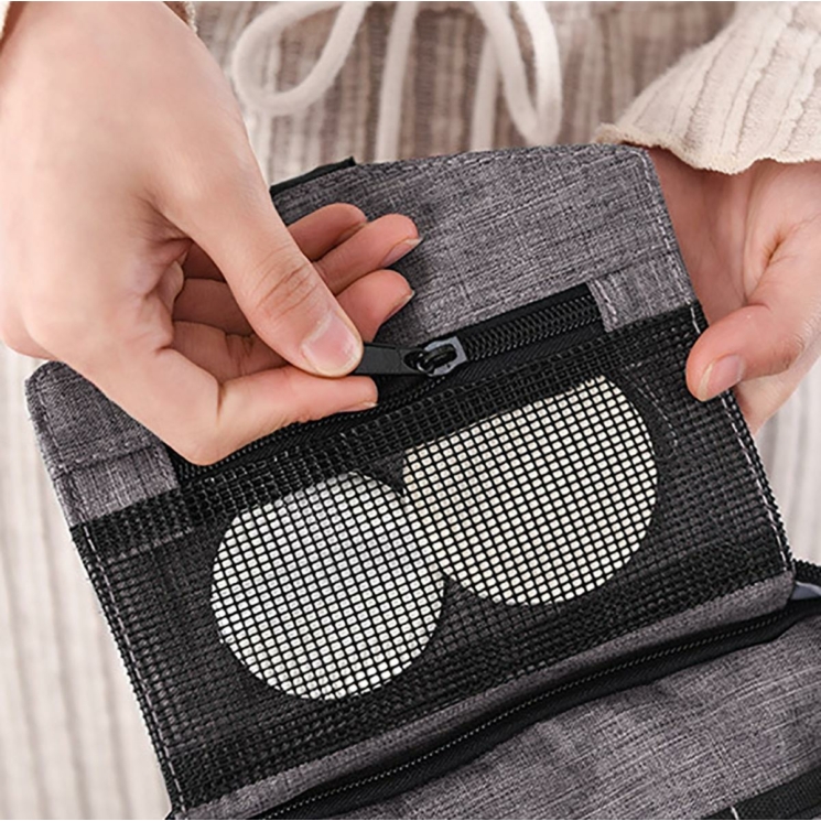 Felakaszható kozmetikai táska