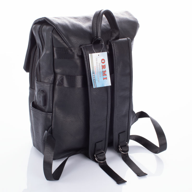 Fedélzeti méretű laptophátizsák  USB csatlakozóval