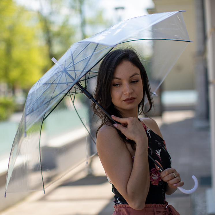 Átlátszó esernyő