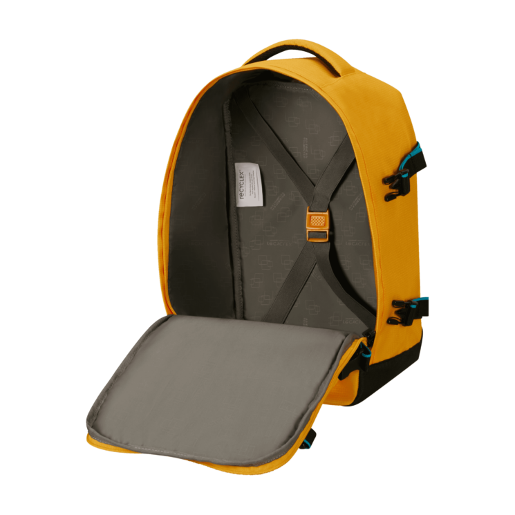 American Tourister 3 funkciós hátizsák méret:40 x 25 x 20 cm Ryanair méret