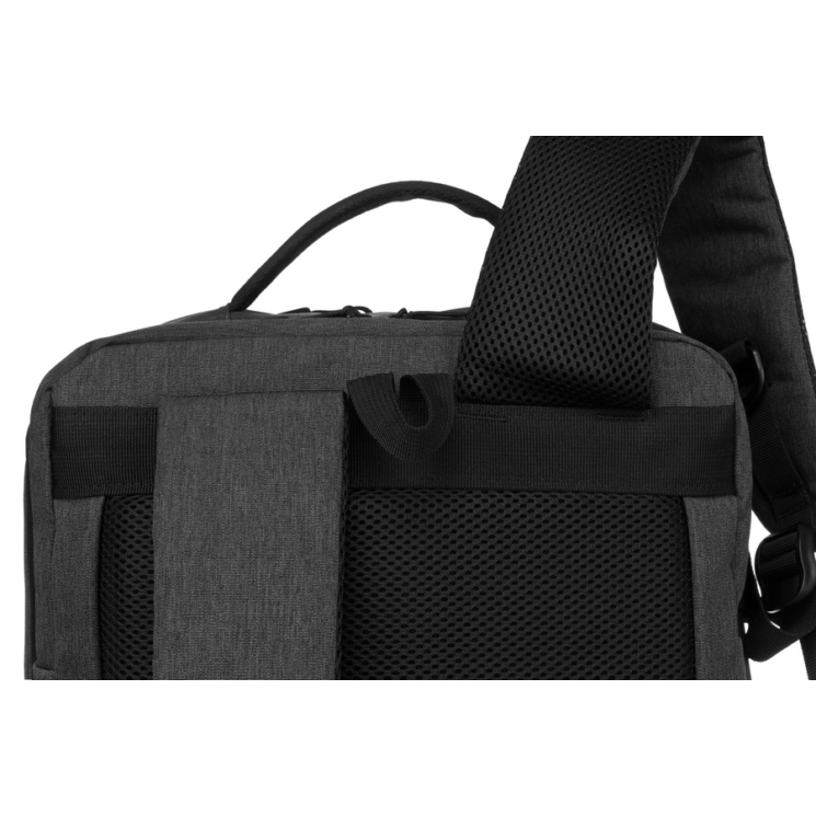 Strapabíró Peterson laptophátizsák USB csatlakozóval / bővíthető