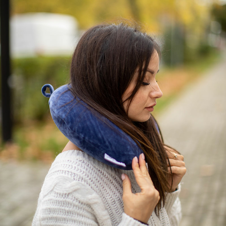 Prémium minőségű memóriahabos nyakpárna sötétkék színben