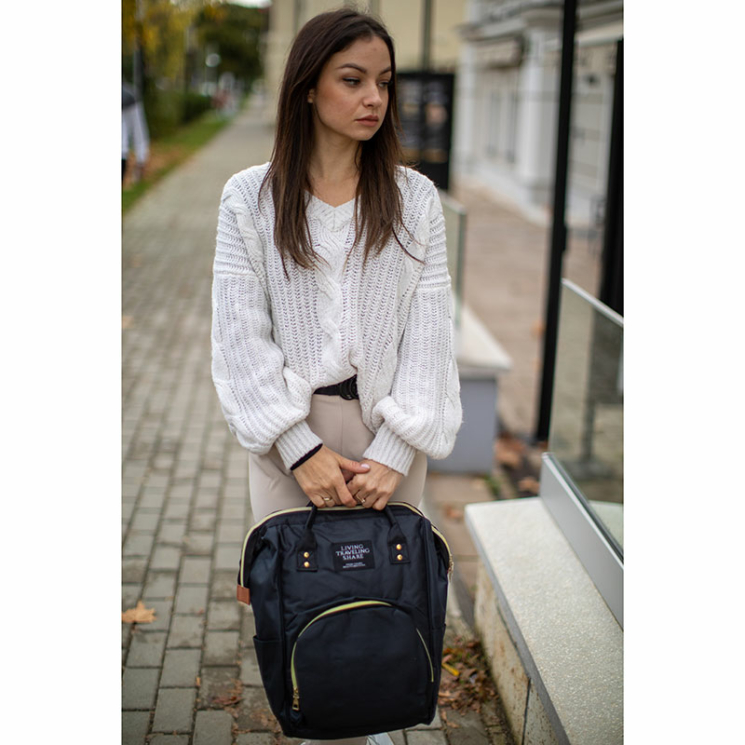 RYANAIR WIZZAIR KÉZIPOGGYÁSZ MÉRETŰ  HÁTIZSÁK 39 x 25 x 16 cm Fekete színben