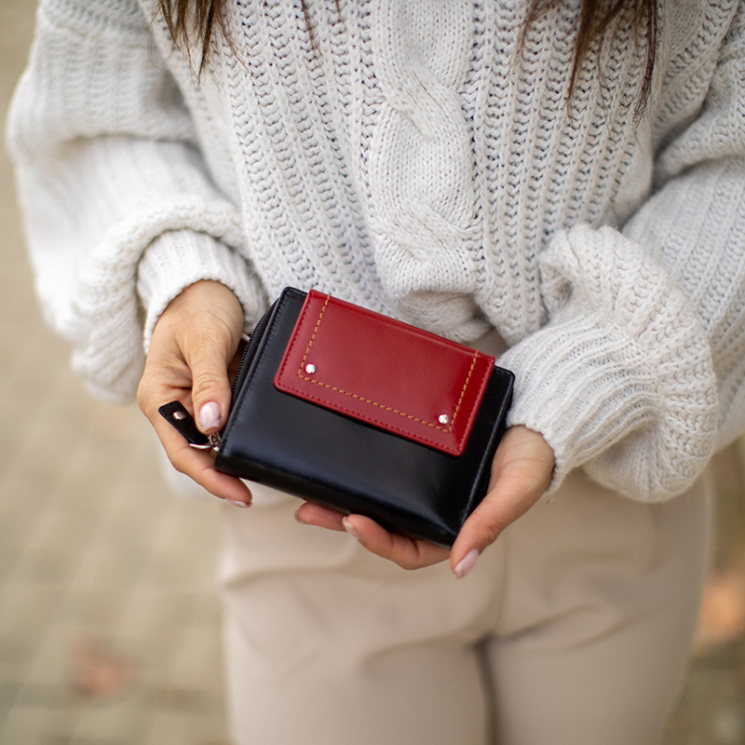 Sokrészes valódi bőr női pénztárca piros színben díszdobozban