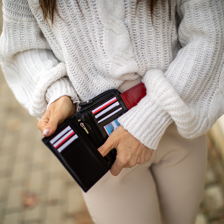 Sokrészes valódi bőr női pénztárca piros színben díszdobozban