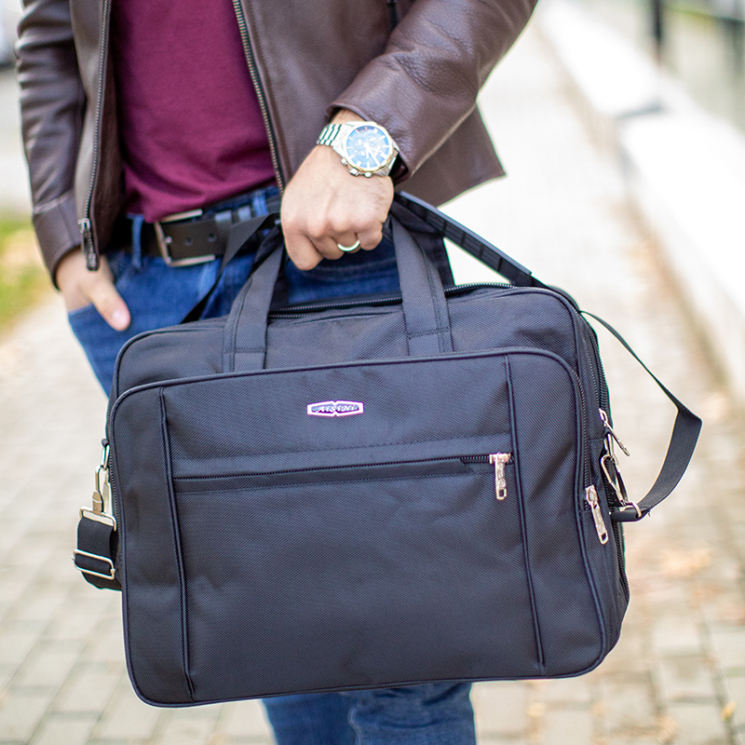 Nagyméretű Fekete üzleti táska laptoptartóval bővíthető 