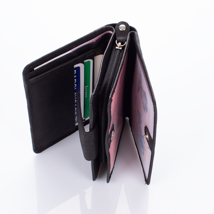 Pénztárca fekete színben sok kártyatartóval