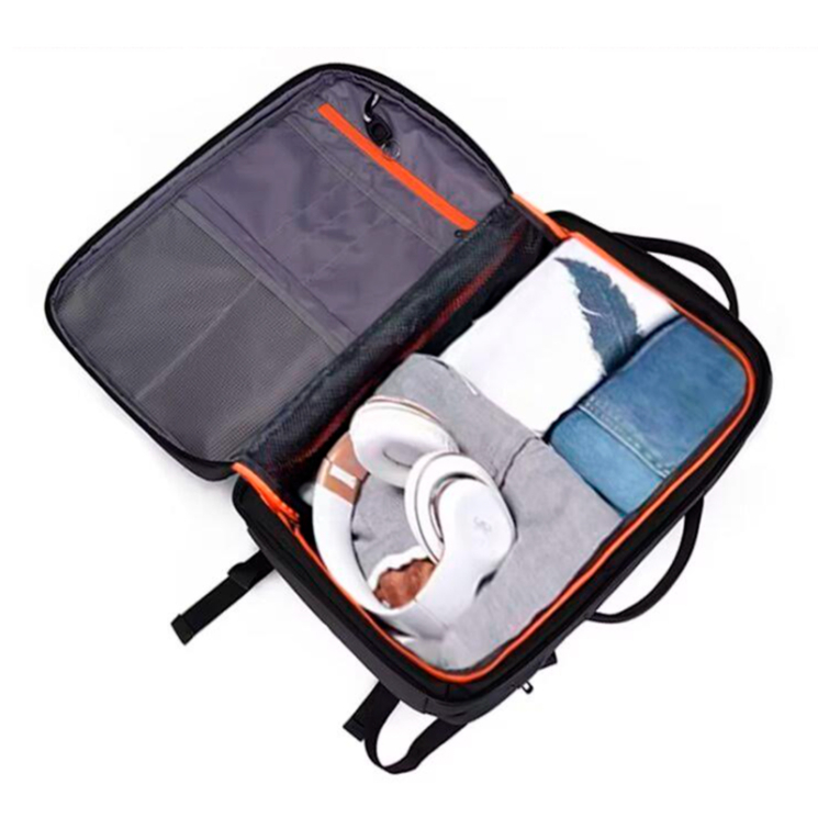 Kabin méretű laptophátizsák USB csatlakozóval / bővíthető