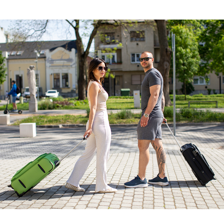 Travelway Prémium Bőrönd Kabin méret Diplomata kék színben WIZZAIR méret