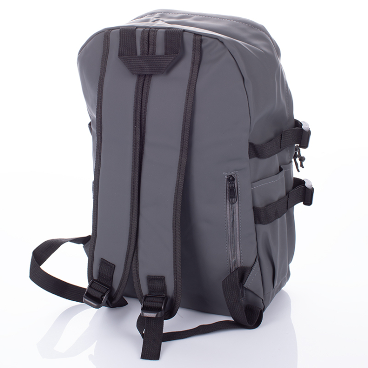 Vízálló többzsebes hátizsák