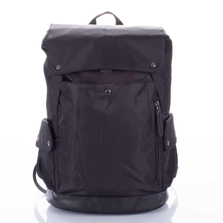 Fekete vízálló többzsebes hátizsák